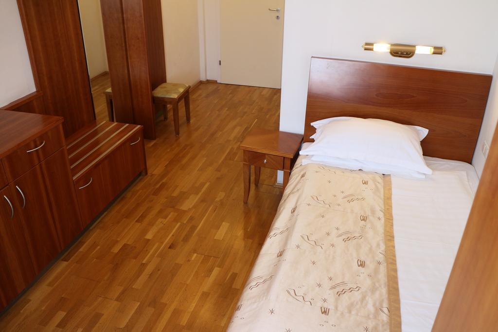 Hotel Wasserpalast - Breakfast For Free!!! Грац Номер фото